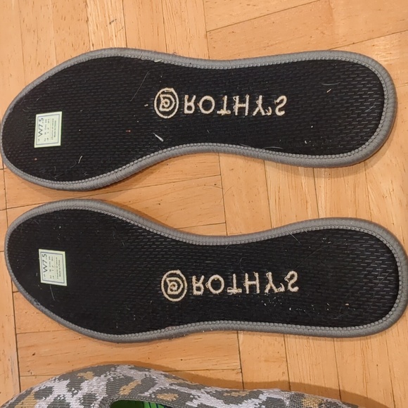 Rothy’s shoes size 7 1/2 olive green, cream, gold - Picture 6 of 7